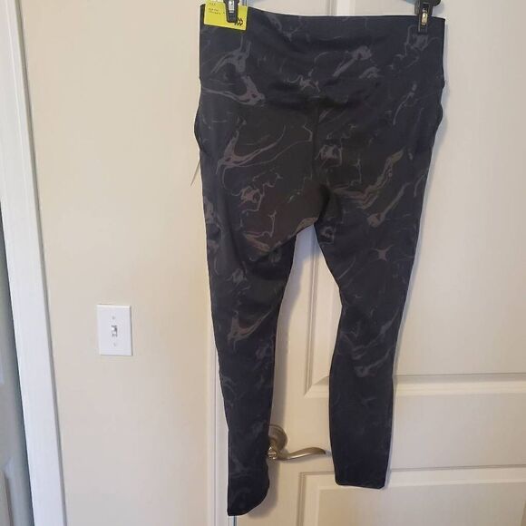 NWT All in Motion Jet Black 7/8 Legging XL - Picture 5 of 6